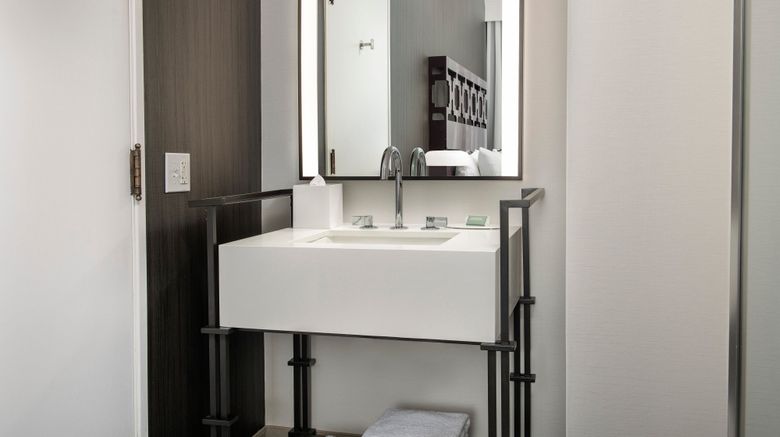 <b>Courtyard by Marriott San Diego Downtown Room</b>. Images powered by <a href="https://www.leonardoworldwide.com/" title="Leonardo Worldwide" target="_blank">Leonardo</a>.