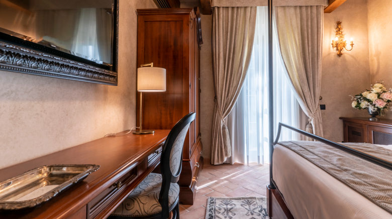 <b>Villa Petriolo Lobby</b>. Images powered by <a href="https://www.leonardoworldwide.com/" title="Leonardo Worldwide" target="_blank">Leonardo</a>.
