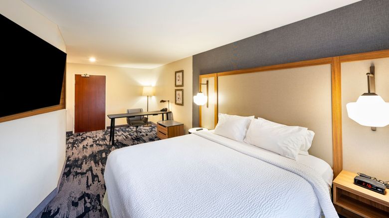 <b>Fairfield Inn & Suites St Louis Chesterfield Room</b>. Images powered by <a href="https://www.leonardoworldwide.com/" title="Leonardo Worldwide" target="_blank">Leonardo</a>.