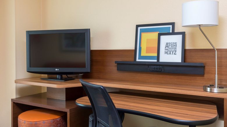 <b>Fairfield Inn & Suites Galesburg Room</b>. Images powered by <a href="https://www.leonardoworldwide.com/" title="Leonardo Worldwide" target="_blank">Leonardo</a>.