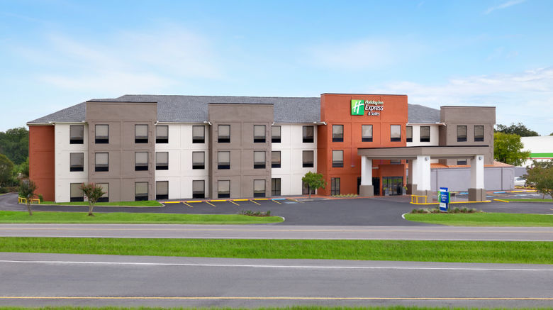 <b>Holiday Inn Hotel & Suites Exterior</b>. Images powered by <a href="https://www.leonardoworldwide.com/" title="Leonardo Worldwide" target="_blank">Leonardo</a>.