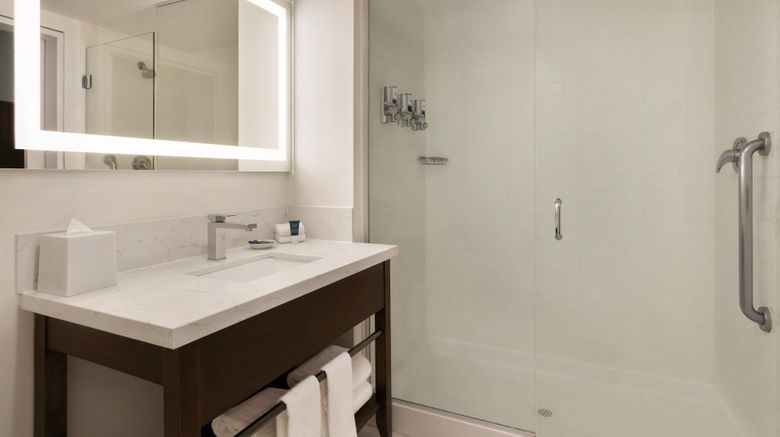 <b>Four Points by Sheraton Intl Airport Room</b>. Images powered by <a href="https://www.leonardoworldwide.com/" title="Leonardo Worldwide" target="_blank">Leonardo</a>.