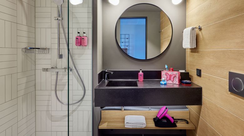 <b>Moxy Cologne Muelheim Room</b>. Images powered by <a href="https://www.leonardoworldwide.com/" title="Leonardo Worldwide" target="_blank">Leonardo</a>.