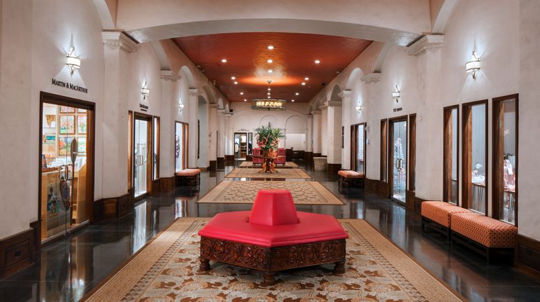 <b>The Royal Hawaiian, A Luxury Collection Lobby</b>. Images powered by <a href="https://www.leonardoworldwide.com/" title="Leonardo Worldwide" target="_blank">Leonardo</a>.