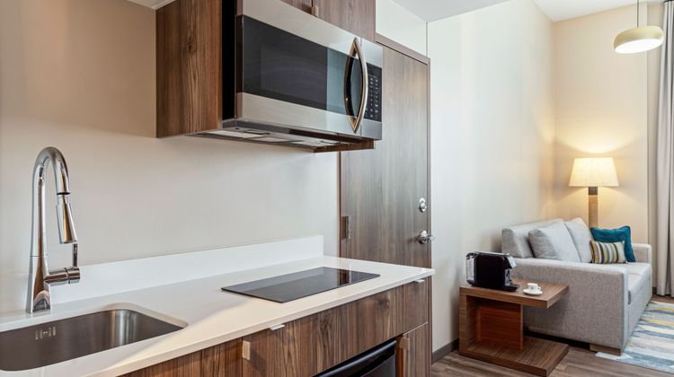Fairfield by Marriott San Jose Airport Suite