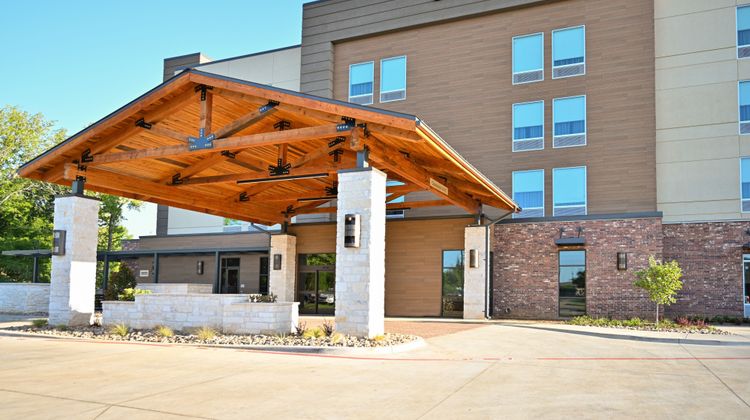 SpringHill Suites Lindale Exterior