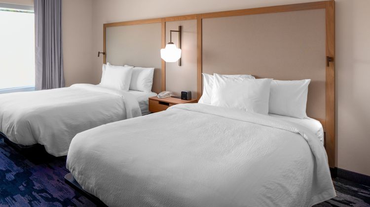 Fairfield Inn & Suites Somerset Room