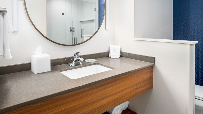 <b>Fairfield Inn & Suites Kansas City North Room</b>. Images powered by <a href="https://www.leonardoworldwide.com/" title="Leonardo Worldwide" target="_blank">Leonardo</a>.