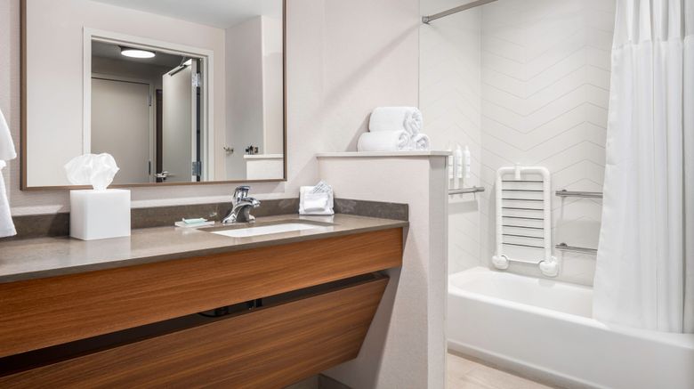 <b>Fairfield Inn & Suites Kansas City North Room</b>. Images powered by <a href="https://www.leonardoworldwide.com/" title="Leonardo Worldwide" target="_blank">Leonardo</a>.