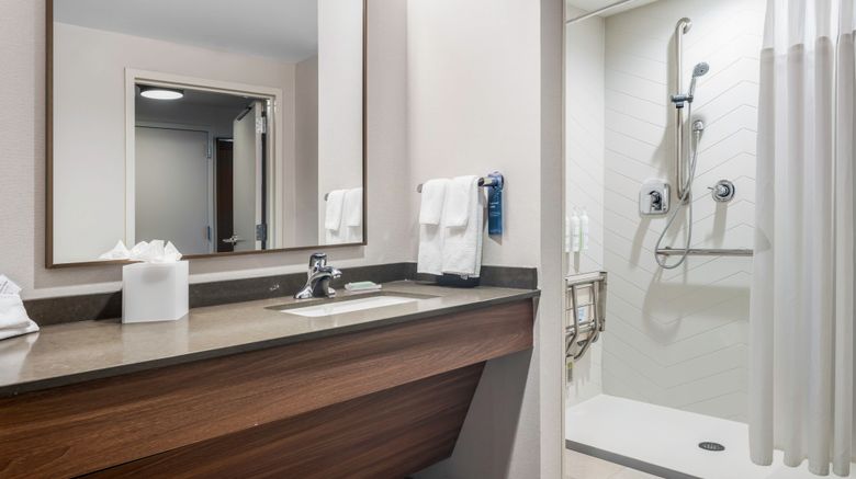 <b>Fairfield Inn & Suites Kansas City North Room</b>. Images powered by <a href="https://www.leonardoworldwide.com/" title="Leonardo Worldwide" target="_blank">Leonardo</a>.