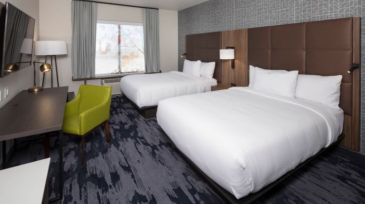 Fairfield Inn & Suites Downtown Room