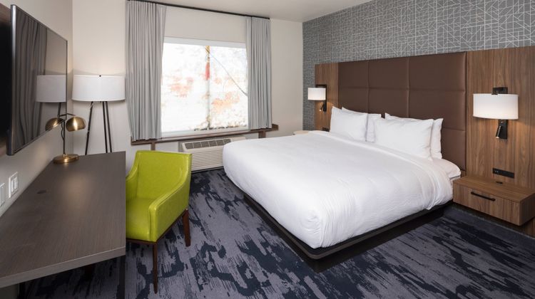 Fairfield Inn & Suites Downtown Room