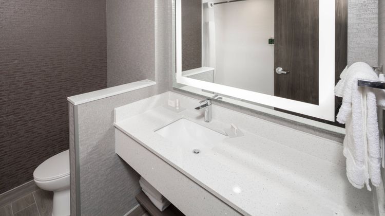 Fairfield Inn & Suites Downtown Room