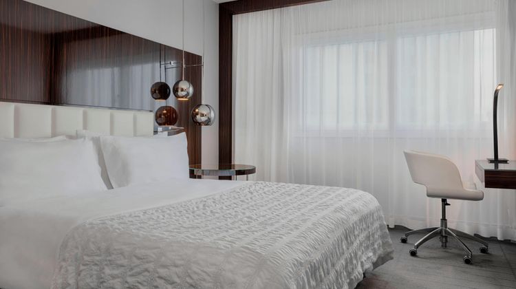 Le Meridien Etoile Suite