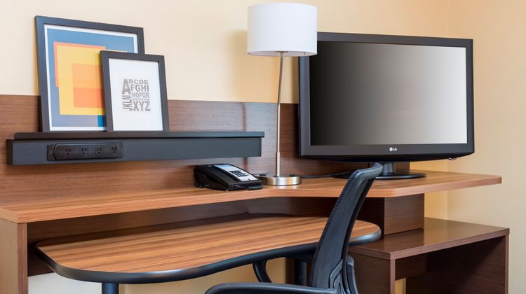 Fairfield Inn & Suites Tyler Room