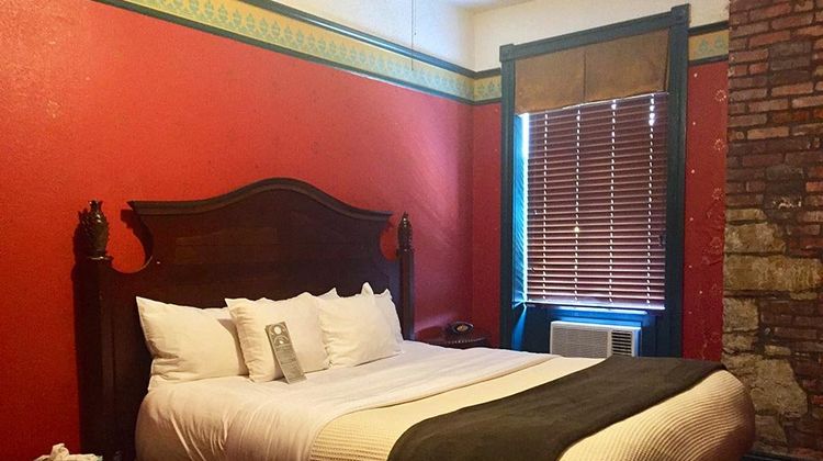 1886 Crescent Hotel & Spa Room