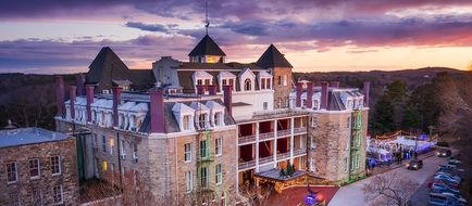 1886 Crescent Hotel & Spa Exterior