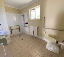 Gayndah Colonial Motor Inn Room