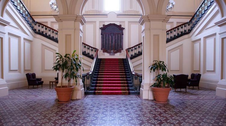 Quest Grand Hotel Melbourne Lobby