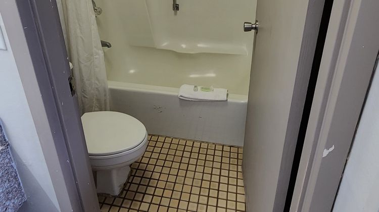 Red Roof Inn Perry Room