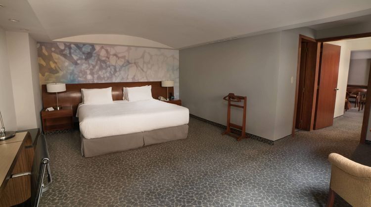 Courtyard by Marriott Revolucion Suite