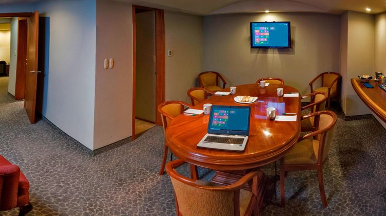 Courtyard by Marriott Revolucion Suite