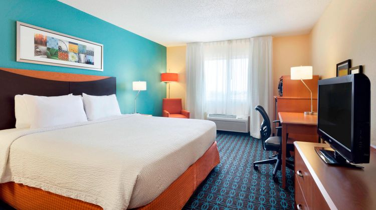 Fairfield Inn & Suites Waco South Room
