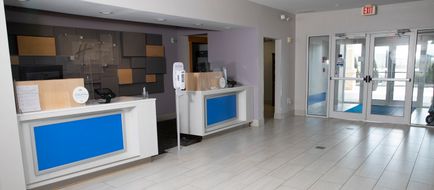 Holiday Inn Express Toledo West-Napoleon Lobby