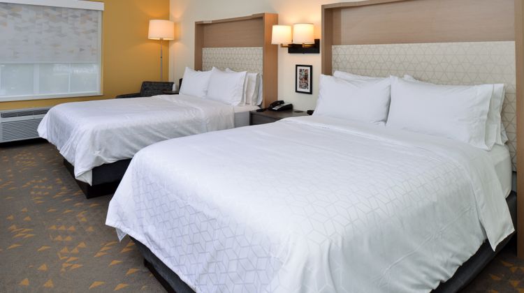 Holiday Inn Hotel & Suites Conv Center Room