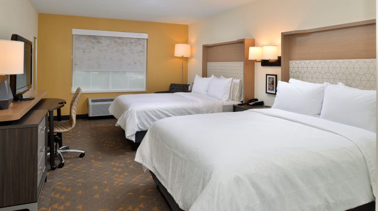 Holiday Inn Hotel & Suites Conv Center Room