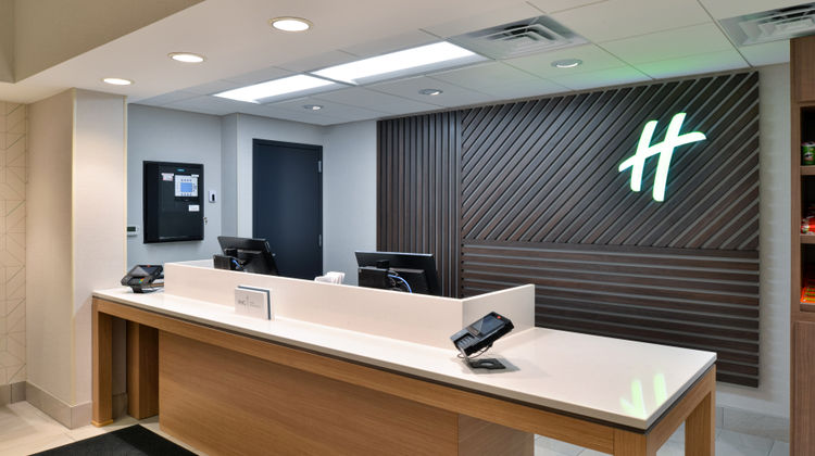 Holiday Inn Hotel & Suites Conv Center Lobby