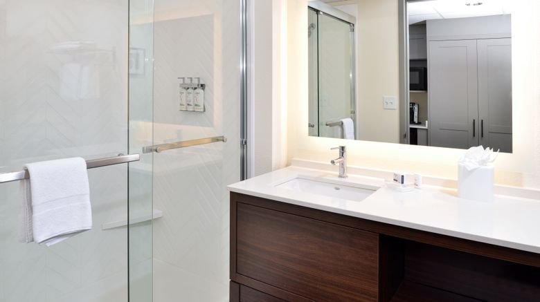 <b>Holiday Inn Hotel & Suites Conv Center Room</b>. Images powered by <a href="https://www.leonardoworldwide.com/" title="Leonardo Worldwide" target="_blank">Leonardo</a>.