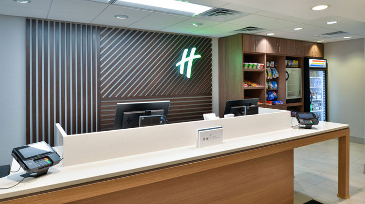 Holiday Inn Hotel & Suites Conv Center Lobby