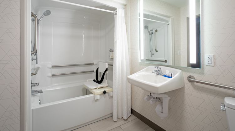 Holiday Inn Express & Suites Room
