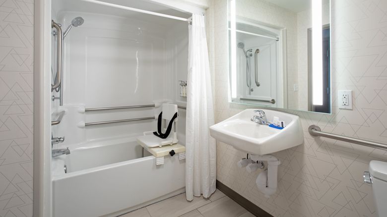 <b>Holiday Inn Express & Suites Room</b>. Images powered by <a href="https://www.leonardoworldwide.com/" title="Leonardo Worldwide" target="_blank">Leonardo</a>.