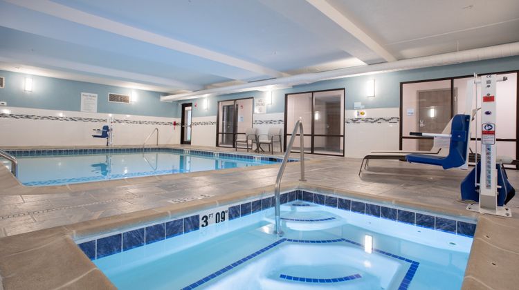 Holiday Inn Express & Suites Pool