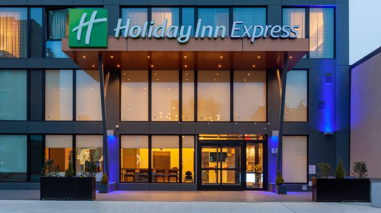 Holiday Inn Express Brooklyn-Sunset Park Exterior