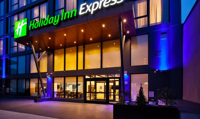 Holiday Inn Express Brooklyn-Sunset Park Exterior