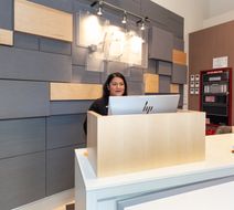 Holiday Inn Express Brooklyn-Sunset Park Lobby
