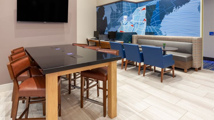 Holiday Inn Express Brooklyn-Sunset Park Lobby
