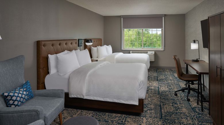 <b>Four Points Sheraton Chicago Schaumburg Room</b>. Images powered by <a href="https://www.leonardoworldwide.com/" title="Leonardo Worldwide" target="_blank">Leonardo</a>.