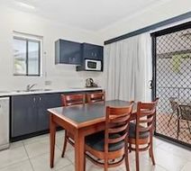 The Coffee House Apartments & Bistro Room