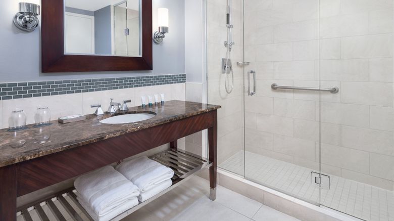 <b>The Westin Washington National Harbor Room</b>. Images powered by <a href="https://www.leonardoworldwide.com/" title="Leonardo Worldwide" target="_blank">Leonardo</a>.