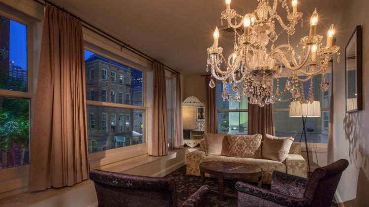 International House Hotel Suite