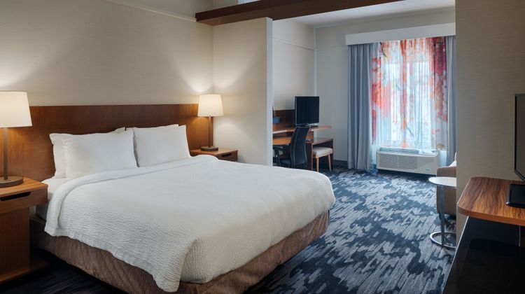 Fairfield Inn & Suites Columbus Airport Suite