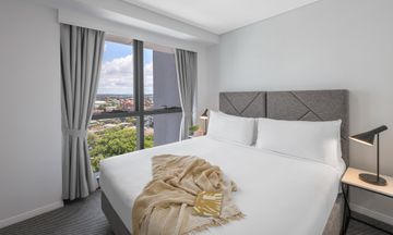 Meriton Suites Adelaide Street, Brisbane