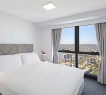 Meriton Suites Adelaide Street, Brisbane Suite