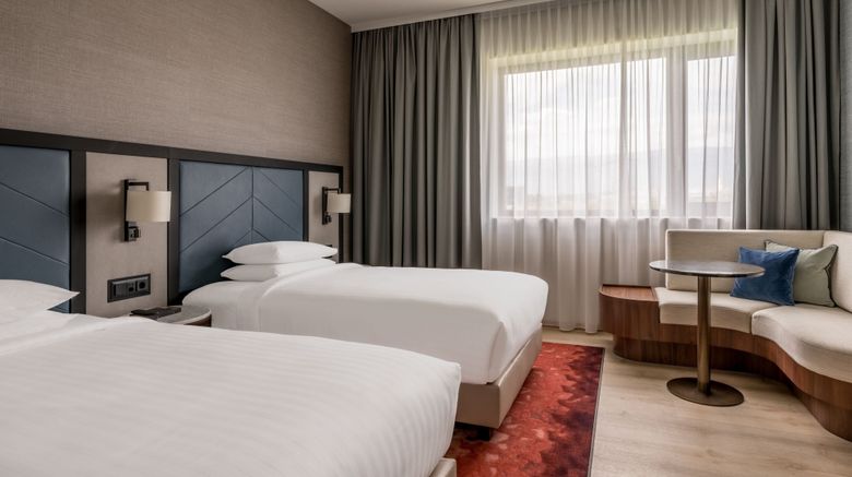 <b>Geneva Marriott Hotel Room</b>. Images powered by <a href="https://www.leonardoworldwide.com/" title="Leonardo Worldwide" target="_blank">Leonardo</a>.