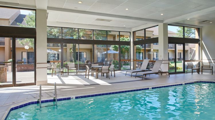 Courtyard by Marriott Detroit Dearborn Pool