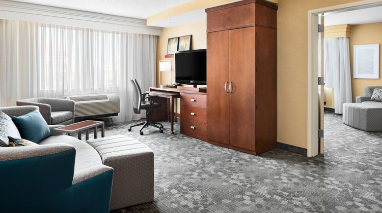 Courtyard by Marriott Newark Downtown Room